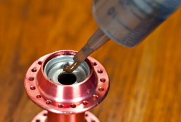 Hub Oil Lucas: Essential Lubricant for Mechanics, Truck Operators, and Heavy-Duty Hubs