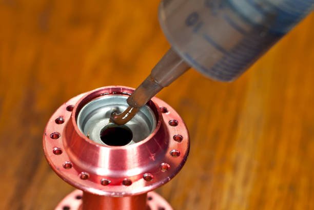 Hub Oil Lucas: Essential Lubricant for Mechanics, Truck Operators, and Heavy-Duty Hubs